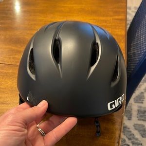 Giro Kids Ski/Snowboard helmet black size S